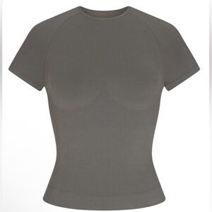 NWT SKIMS FITS EVERYBODY TSHIRT GUNMETAL SIZE SMALL